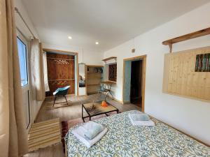 Кровать или кровати в номере The Handmade House Azores