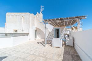 a view of the roof of a building with white chairs at B&B Gallipoli Vecchia in Gallipoli