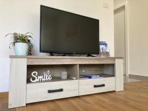 Телевізор і / або розважальний центр в Apartman N&N