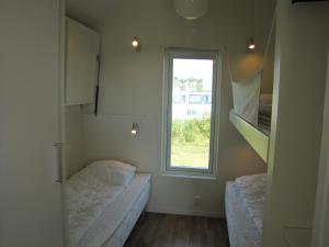 Ένα ή περισσότερα κρεβάτια σε δωμάτιο στο Apelvikstrand