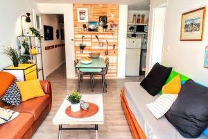 Kuchyň nebo kuchyňský kout v ubytování Appartement Esprit Vintage entre Plages et Mourillon