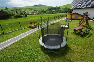 Plac zabaw dla dzieci w obiekcie DW KINGA & DOMKI na Granicznej z jacuzzi