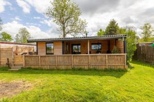 Afbeelding uit fotogalerij van Buiten Huisje aan de Vaart 2 in Matsloot