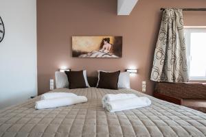 A bed or beds in a room at Mari Helen