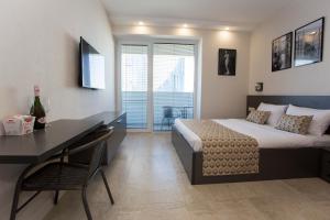TV a/nebo společenská místnost v ubytování Batumi Premiums Apartments Betta