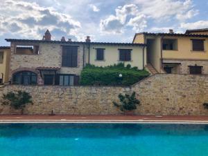 The swimming pool at or close to UMBRIA, "Casa Sagrantina" con PISCINA e pergolato