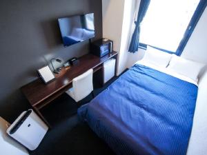 Postel nebo postele na pokoji v ubytování HOTEL LiVEMAX Tokyo Shiomi Ekimae + 8 fotografií
