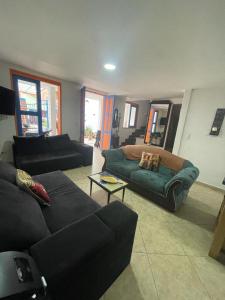 A seating area at Villa Chela, Hermosa casa de descanso, Venecia Antioquia