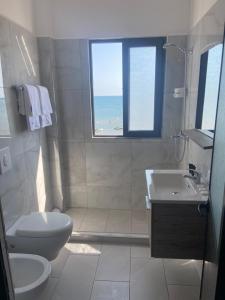 Een badkamer bij Hotel Tirona