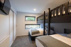 Postelja oz. postelje v sobi nastanitve Aroha on Florence by Sothebys Luxury Rental Homes