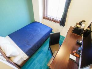 Postel nebo postele na pokoji v ubytování HOTEL LiVEMAX Gifu Hashima Ekimae