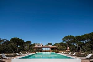 A piscina localizada em Sublime Comporta Country Retreat & SPA ou nos arredores