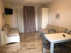 Gallery image of Hotel Apartments Panorama in Tolo