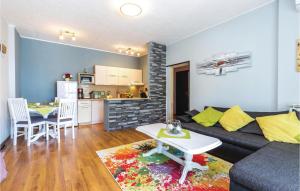 Kuchyňa alebo kuchynka v ubytovaní 2 Bedroom Awesome Apartment In Krasica