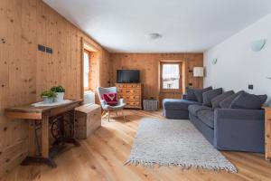 a living room with a couch and a table at NUOVISSIMO appartamento a due passi da Bormio! in Valfurva