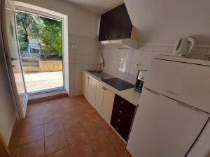 Η κουζίνα ή μικρή κουζίνα στο Apartments Marija 2