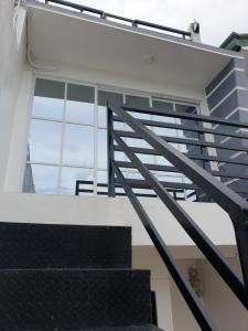Svalir eða verönd á Tacloban EVMC Gdex Transient House