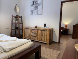 Posteľ alebo postele v izbe v ubytovaní Full 2BDR Garden House near to Downtown Metro Free Parking