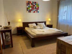 Posteľ alebo postele v izbe v ubytovaní Full 2BDR Garden House near to Downtown Metro Free Parking