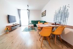 TV a/nebo společenská místnost v ubytování Apartmán 110 Vila Zuberec + 37 fotografií
