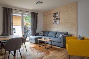 Posezení v ubytování Luxalps- Turrach Alm Chalets Nr 1-4 Grünsee- Sauna- Skifahren- Wandern- Natur