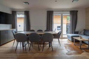 Posezení v ubytování Luxalps- Turrach Alm Chalets Nr 1-4 Grünsee- Sauna- Skifahren- Wandern- Natur