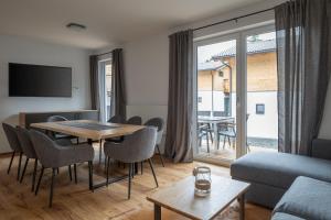 TV a/nebo společenská místnost v ubytování Luxalps- Turrach Alm Chalets Nr 1-4 Grünsee- Sauna- Skifahren- Wandern- Natur