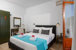 
A bed or beds in a room at Romantica Hotel Apartments

