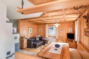 a living room with a couch and a table at Mendelhaus in Mendola