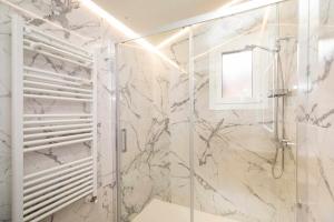 Phòng tắm tại Ático del Prado by BeValle