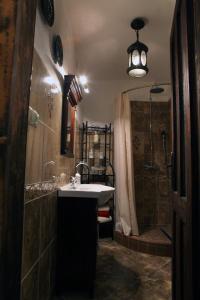 Kúpeľňa v ubytovaní apartmány Antik Pratterov Dom