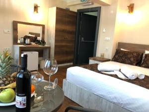 سرير أو أسرّة في غرفة في Trend Çeşmealtı Hotel & Lounge