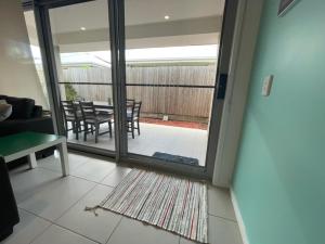 Gallery image of Tropical Ocean Vibe Holiday House in Strathpine in Strathpine