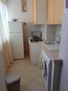 a kitchen with a stove and a refrigerator and a dishwasher at Tramonti in San Menaio