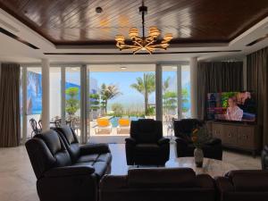 Gallery image of Oceanami Villas & Beach Club Long Hai at 1, 3, 4 Bedroom & 5, 6 Bedroom Beachfront private pool in Long Hai