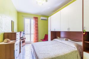 a bedroom with a bed and a desk and a television at House&Villas - Marina Holiday in Avola