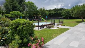 Photo de la galerie de l'établissement Gîte 2-4 pers avec piscine, à La Selle-sur-le-Bied