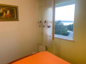 Postel nebo postele na pokoji v ubytování Family Apartment Green with a sea view and a free parking
