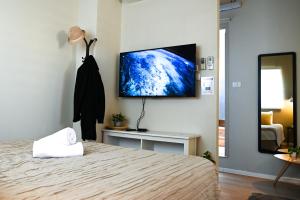 Uma televisão e/ou sistema de entretenimento em Tslil Suite