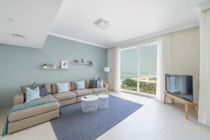 Posezení v ubytování ALH Vacay - Amazing 2 BR in Jumeirah Beach Residences