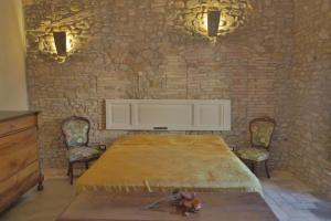Gallery image of Palazzo Antico nella piazza di Montepagano in Montepagano