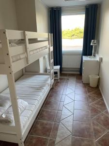 Postel nebo postele na pokoji v ubytování Björkbackens Vandrarhem i Vimmerby
