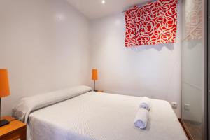 Postel nebo postele na pokoji v ubytování ApartEasy - Turo Park with lovely balcony
