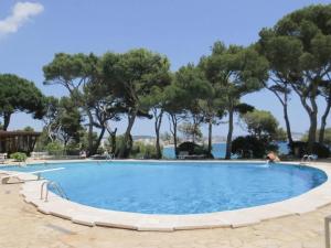 The swimming pool at or close to Apartamento Eden Mar Torre Valentina, Sant Antonio de Calonge