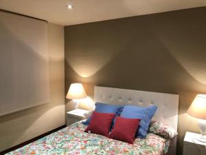 A bed or beds in a room at Apartamento Eden Mar Torre Valentina, Sant Antonio de Calonge