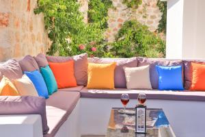 A seating area at Luxury 5 bedroom villa with heated infinity pool & amazing sea views