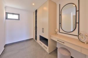 Kép Luxury 5 bedroom villa with heated infinity pool & amazing sea views szállásáról Kaşban a galériában