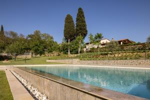 Bazén v ubytování Villa D'Epoca Carniani nebo v jeho okolí