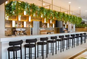 Lounge nebo bar v ubytování Leonardo Hotel Manchester Piccadilly