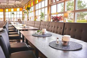 a row of tables and chairs in a restaurant at Björkbackens Stugby i Vimmerby in Vimmerby